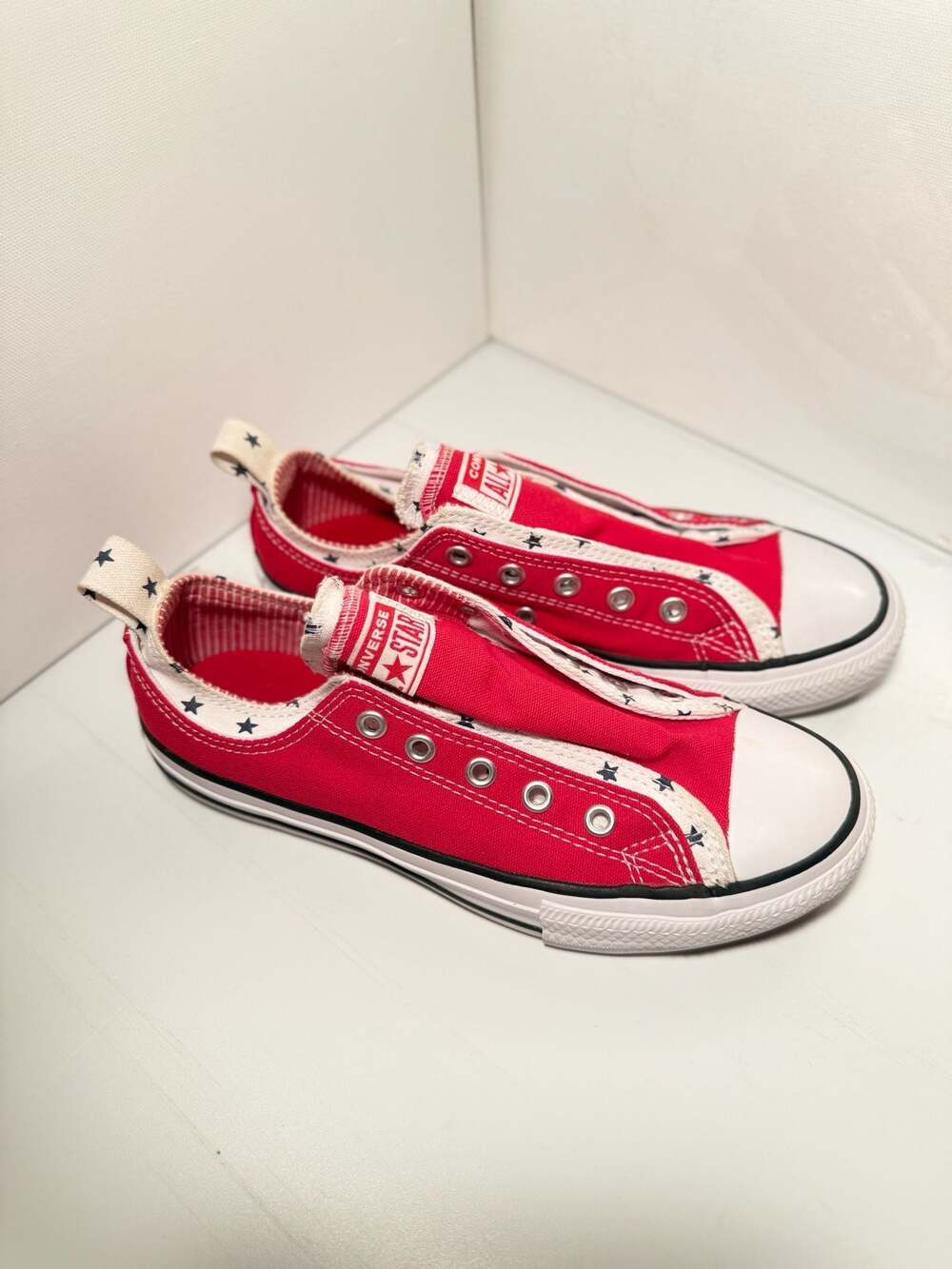 Converse All Star Junior Slip-On Red Star Print Sneakers Size 4